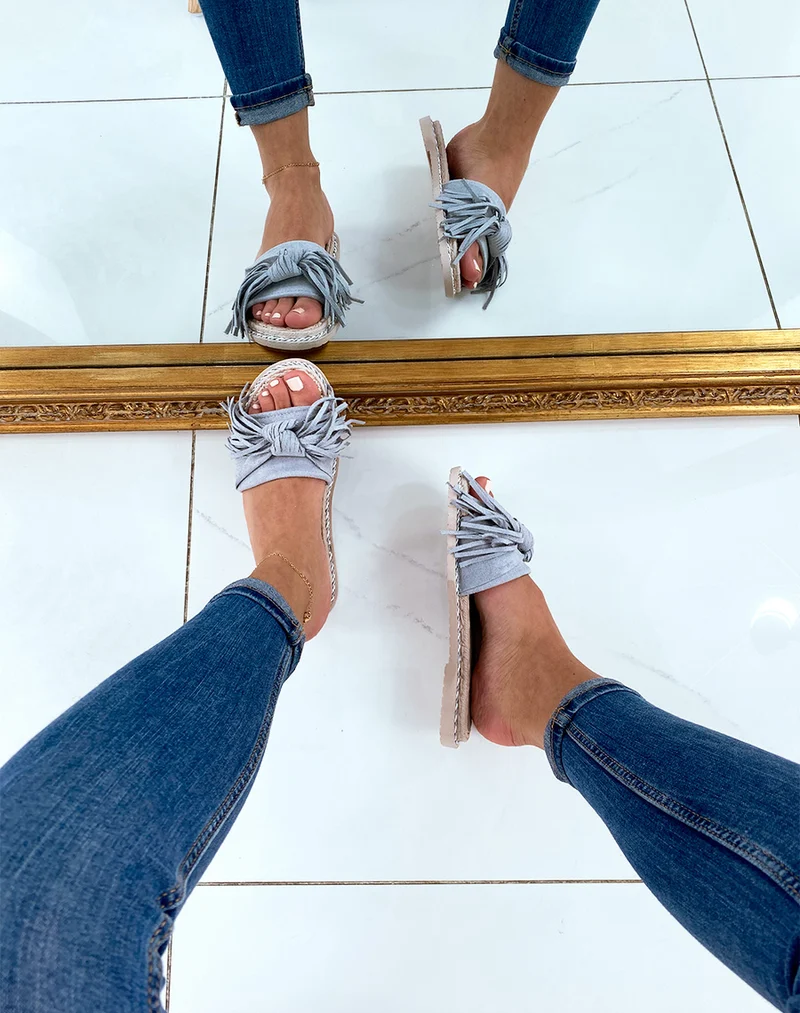 Mules grises style espadrilles à franges