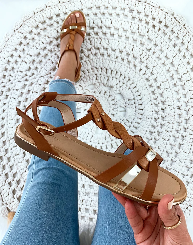 Nu-pied camel à multiples brides