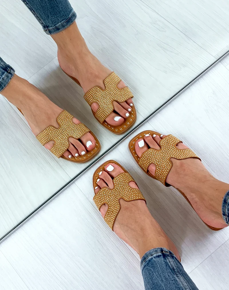 Mules camel cloutées