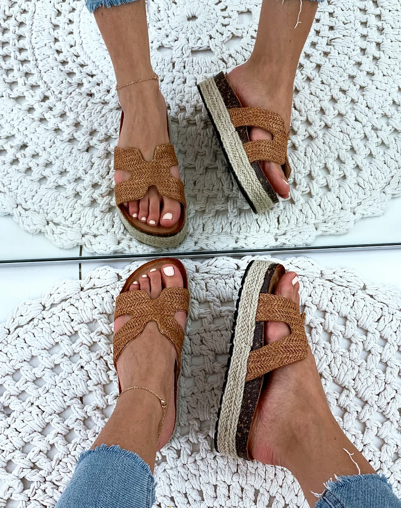 Mules camel en raphia tressé