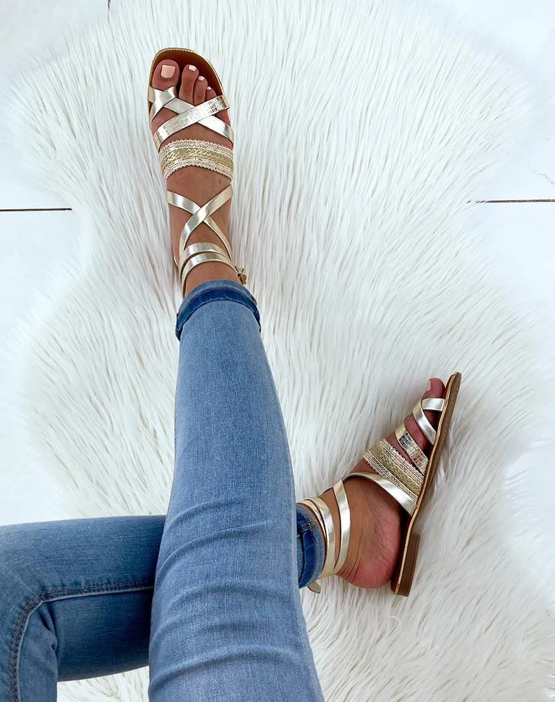 Nu-pied en cuir dorée à bride nouée