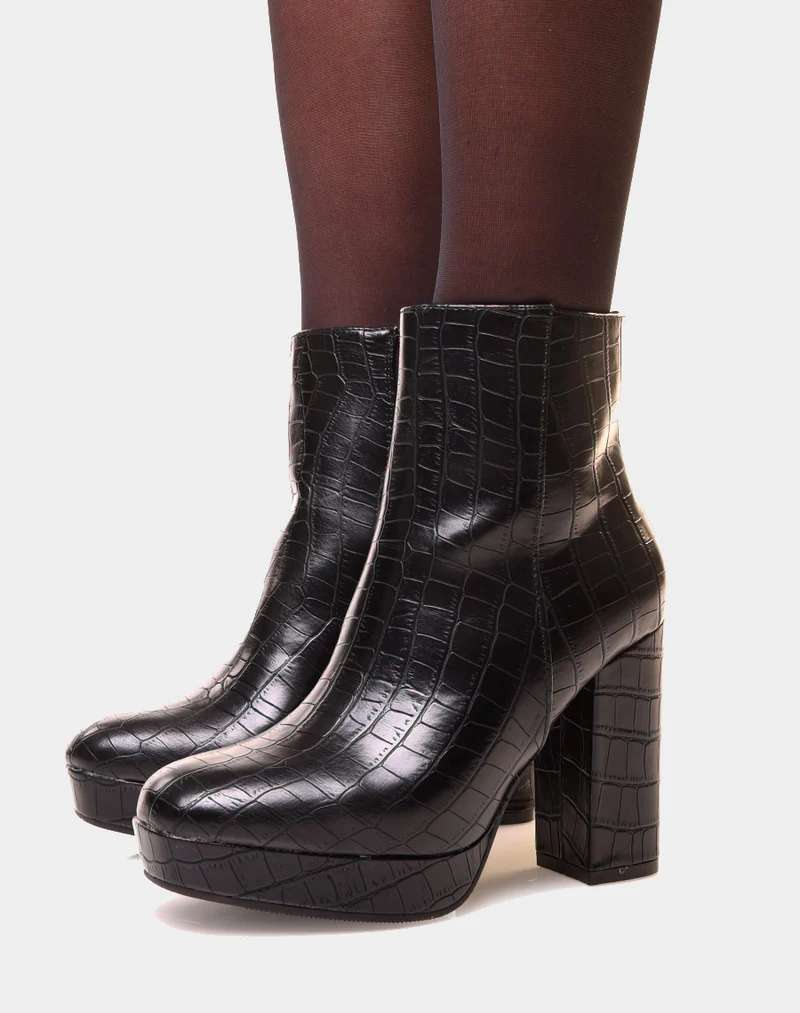 Bottines noires à talon et à grosse plateforme effet croco
