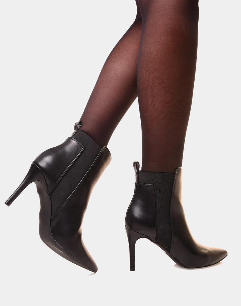 Bottines à talons aiguilles noires et à bout pointu