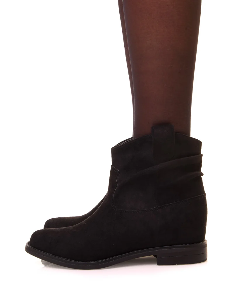 Bottines basses noires en suédine plissée
