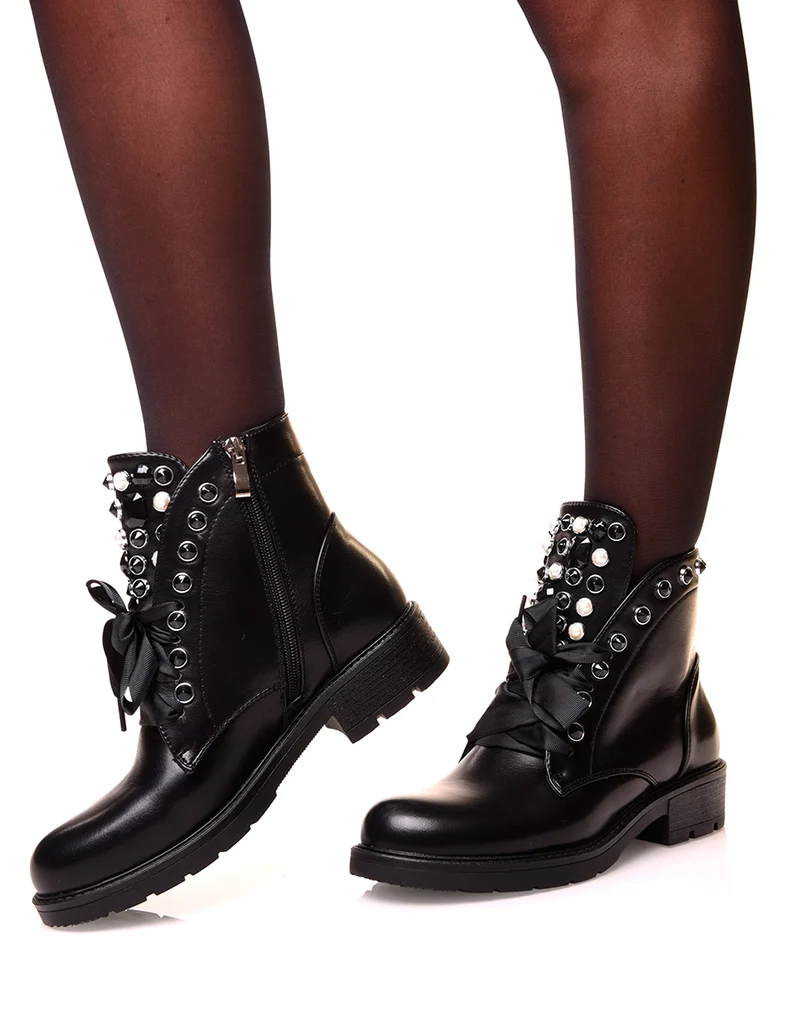 Boots noire à lacet épais à perles