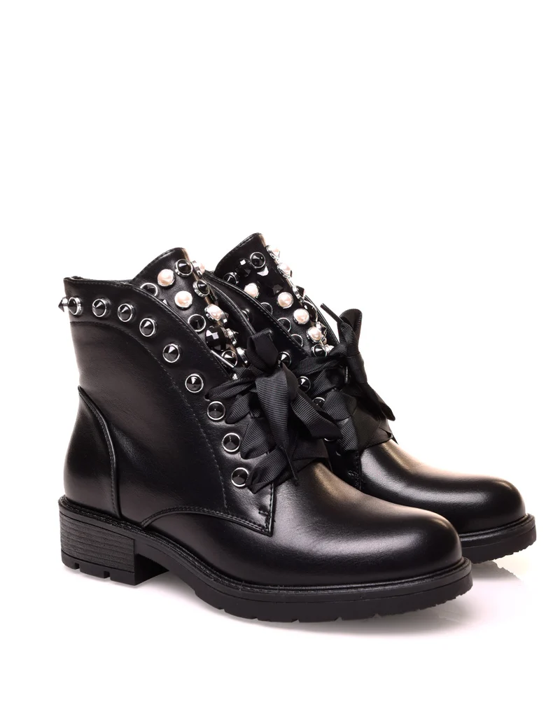 Boots noire à lacet épais à perles