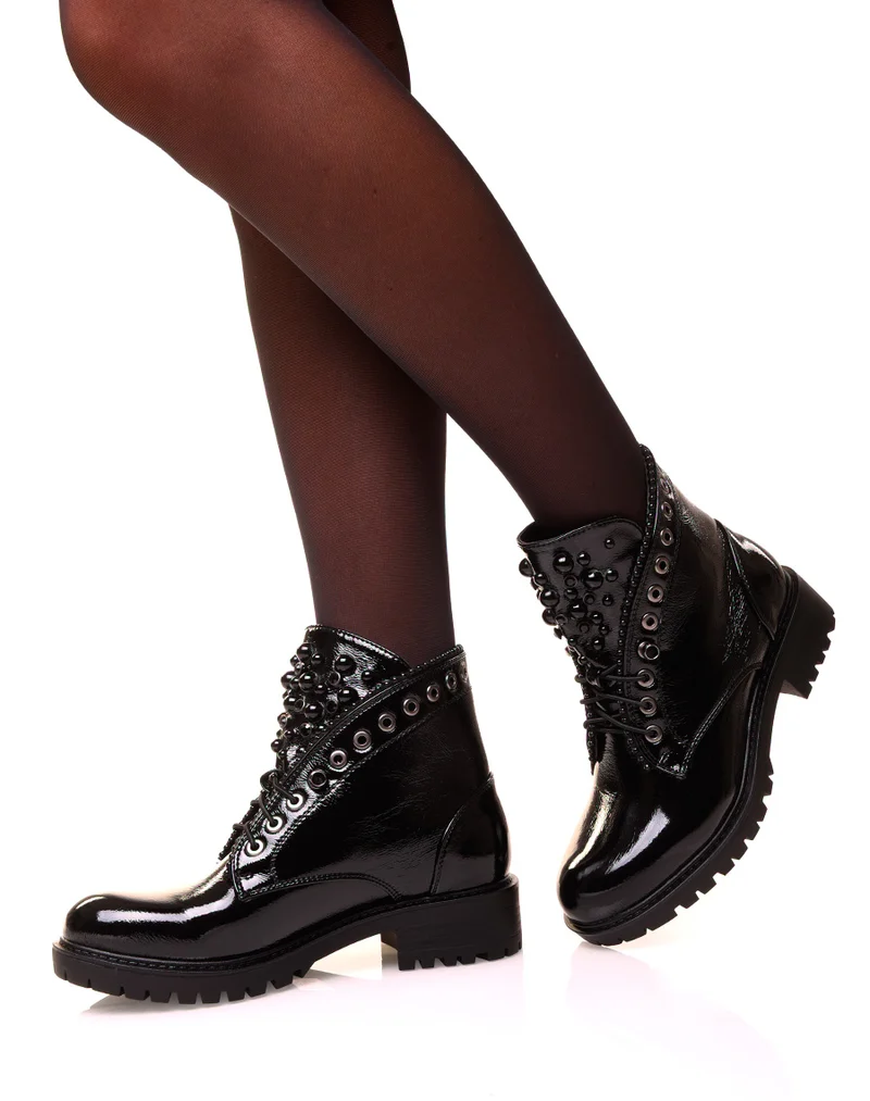 Bottine noire vernis ajouré de perles et de strass