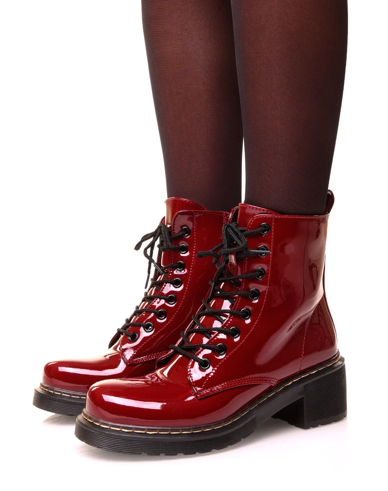 Bottines montantes bordeaux vernies à lacets