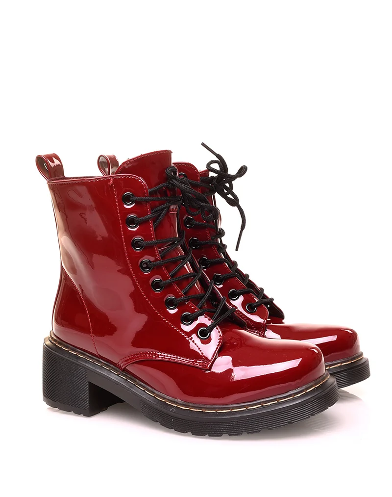 Bottines montantes bordeaux vernies à lacets