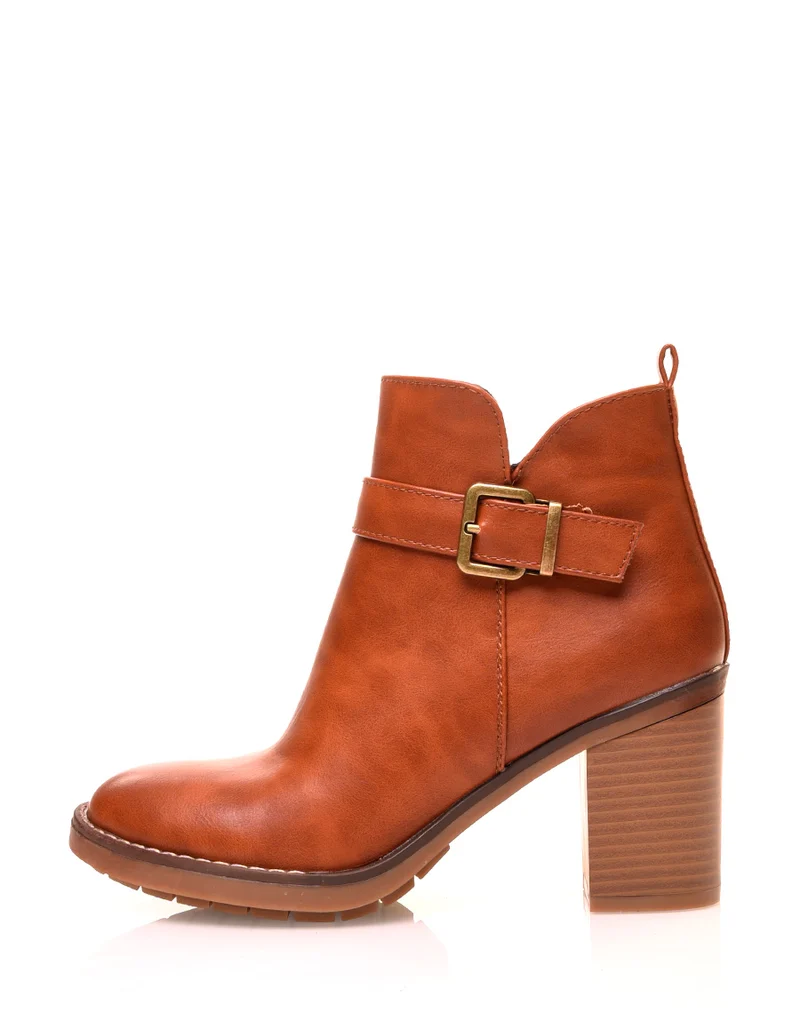 Bottines camel à talons carrés et à sangle