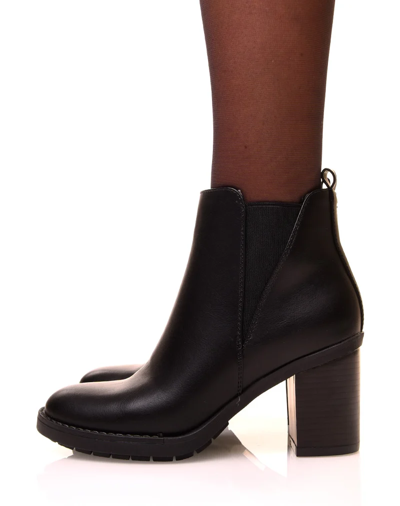 Bottines noires à talons carrés
