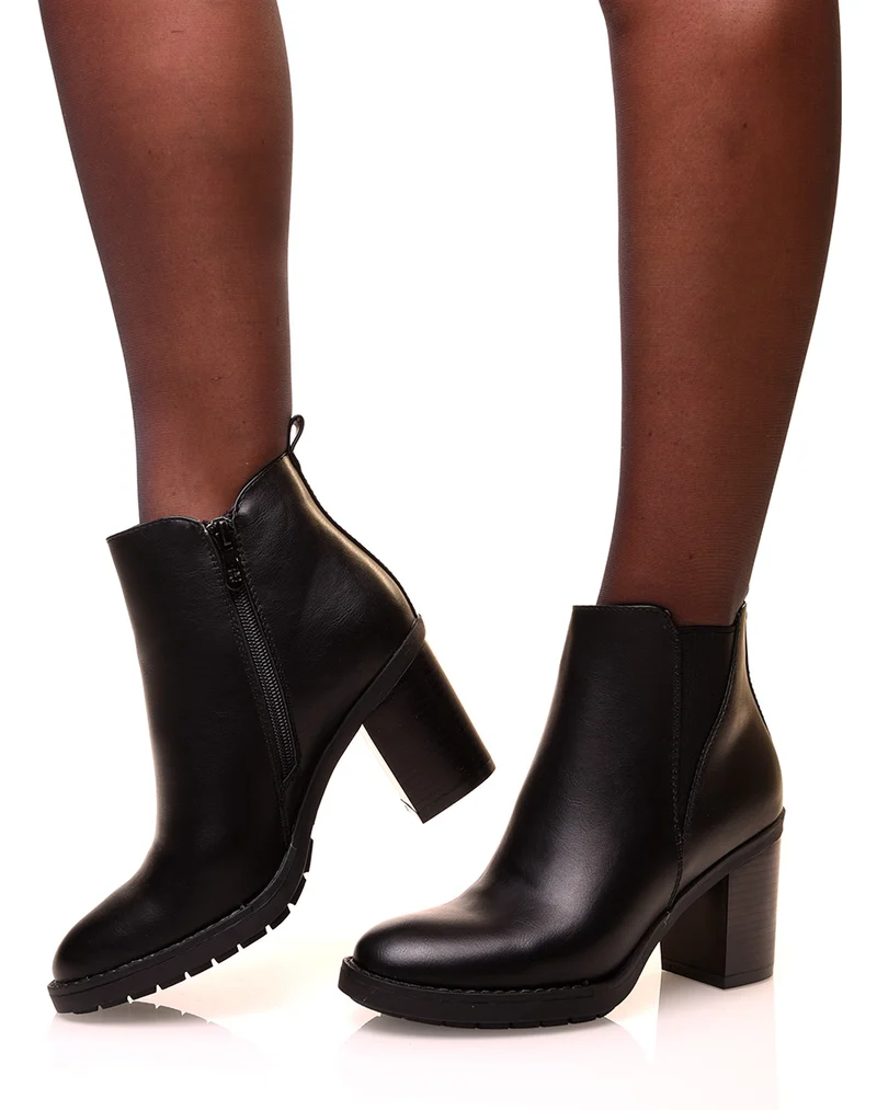 Bottines noires à talons carrés