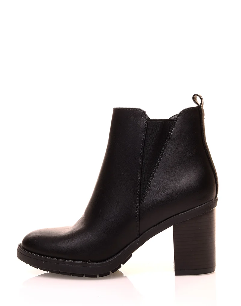 Bottines noires à talons carrés