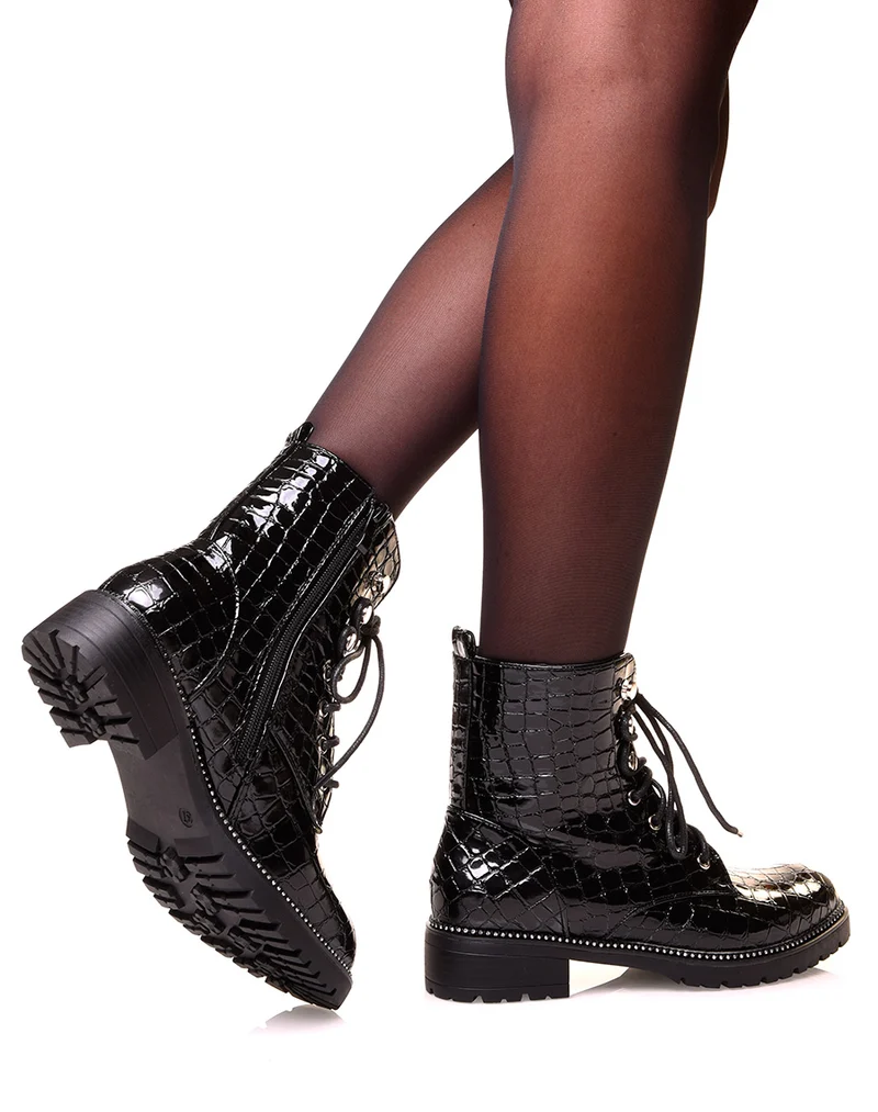Bottines montantes noires vernies à effet croco