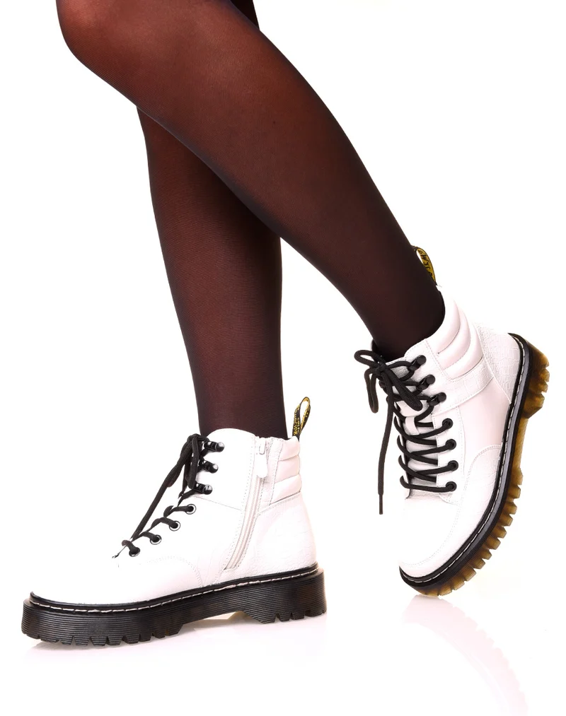Bottines à semelle épaisse blanche effet croco