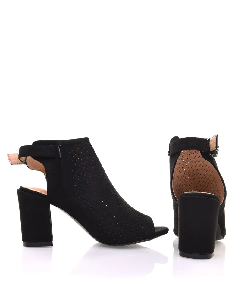 Sandales noires perforées à talons mi hauts