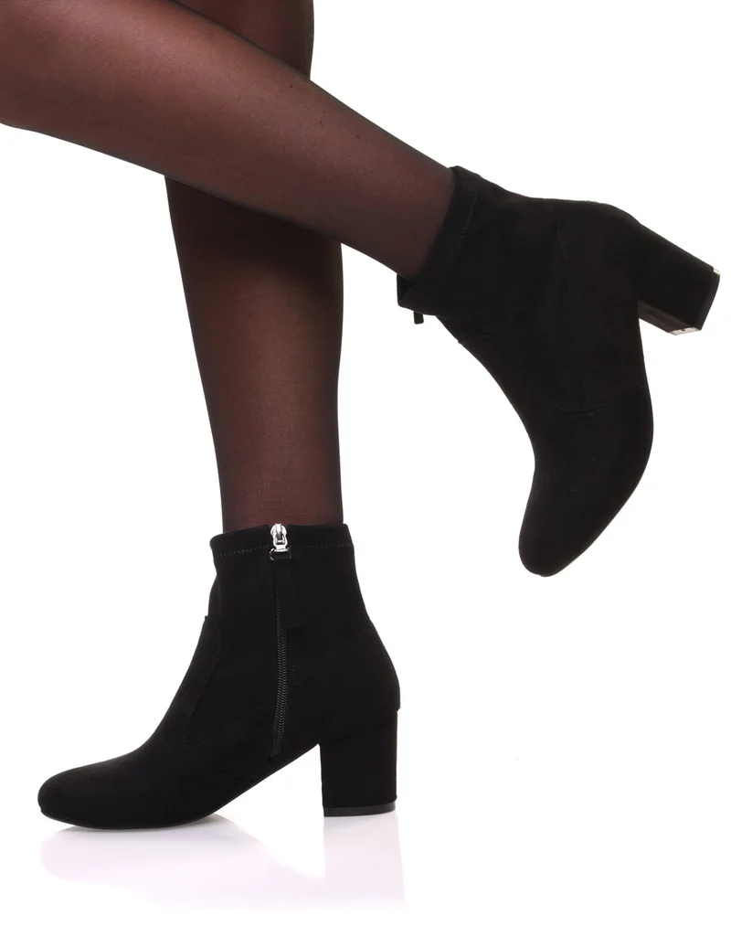 Bottines noires entièrement en suédine talons épais mi haut