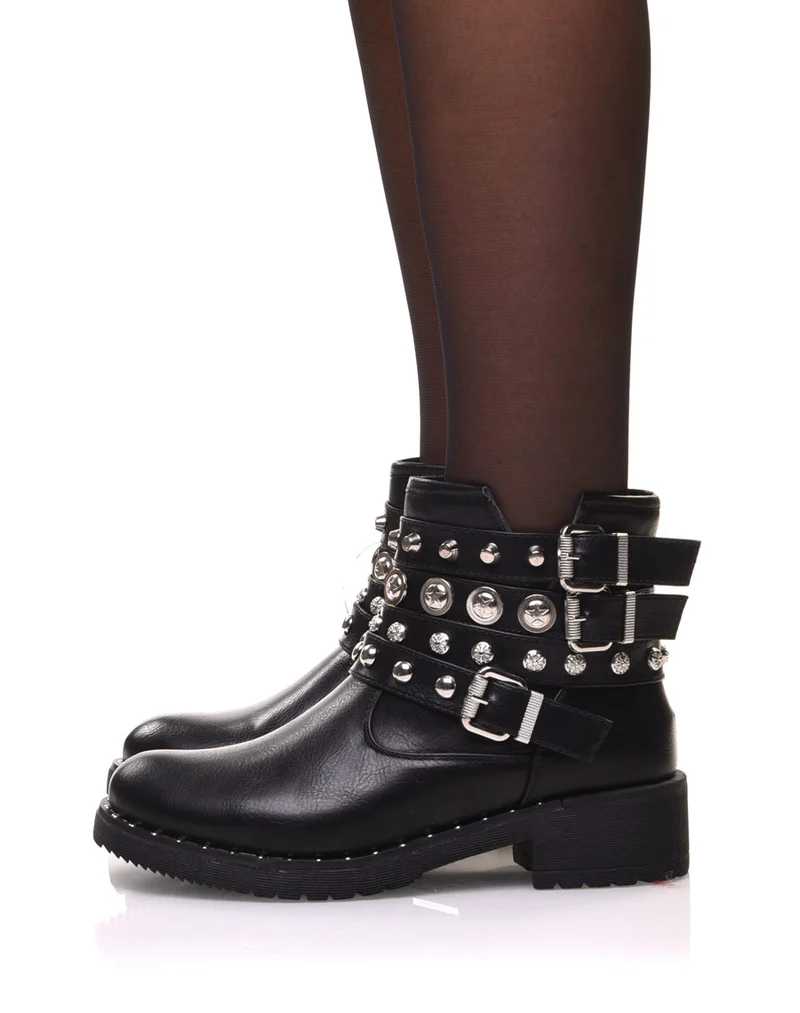 Bottines noires avec différentes lanières cloutées