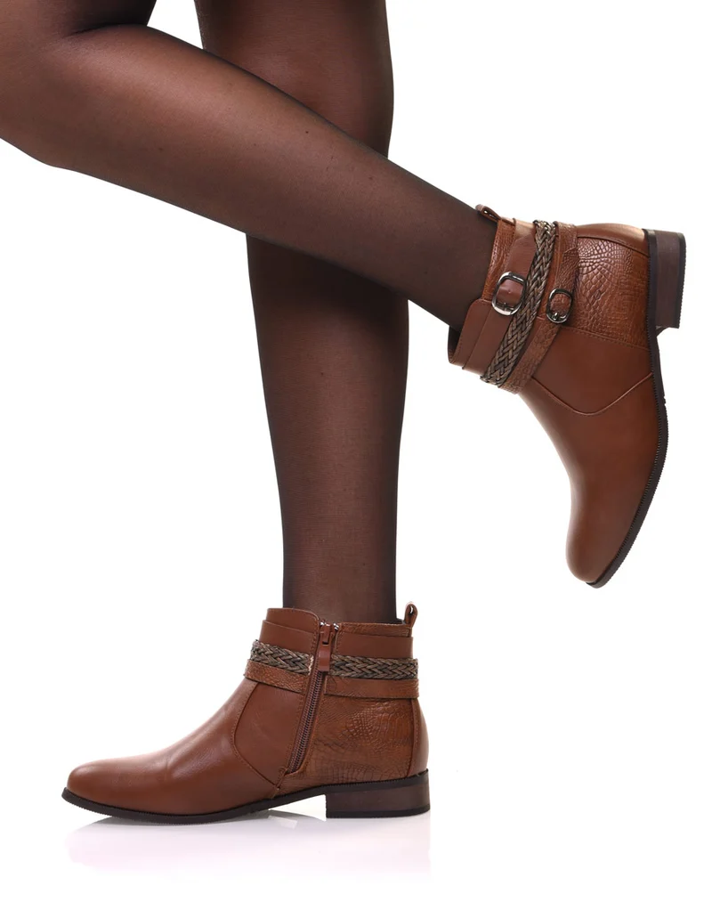 Bottines camel effet croco et lanières décoratives