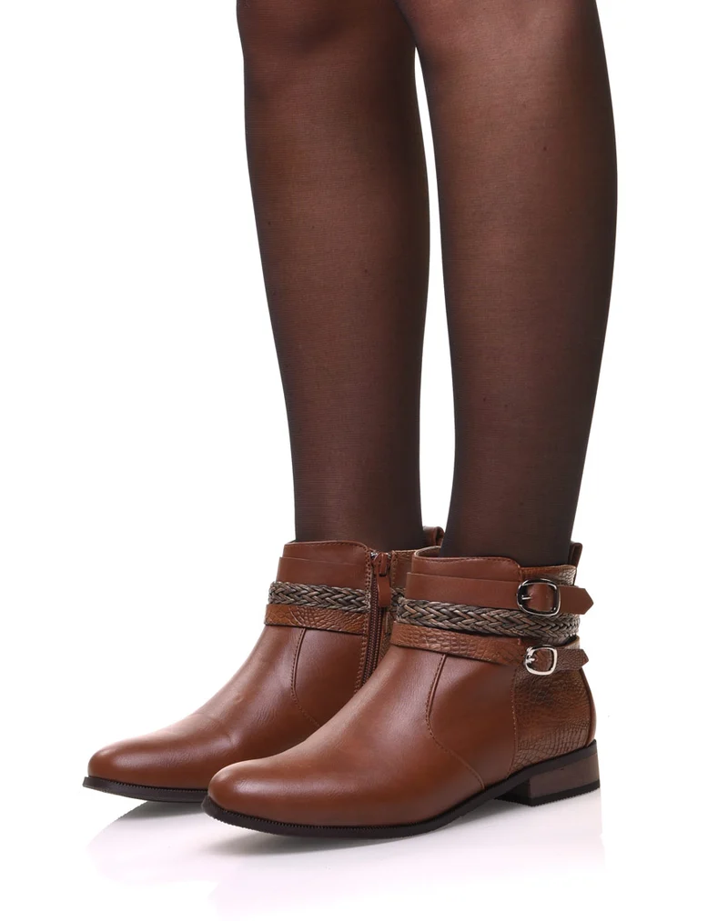 Bottines camel effet croco et lanières décoratives