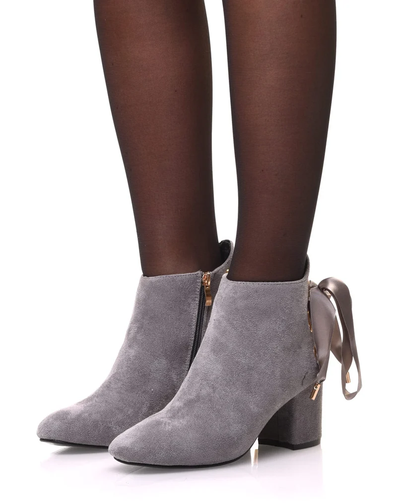 Bottines grises talons mi hauts lacets en satin