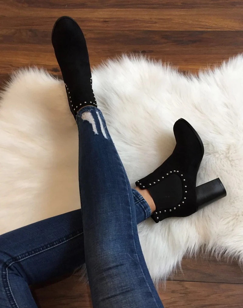 Chelsea boots noirs ornés de clous et à talons