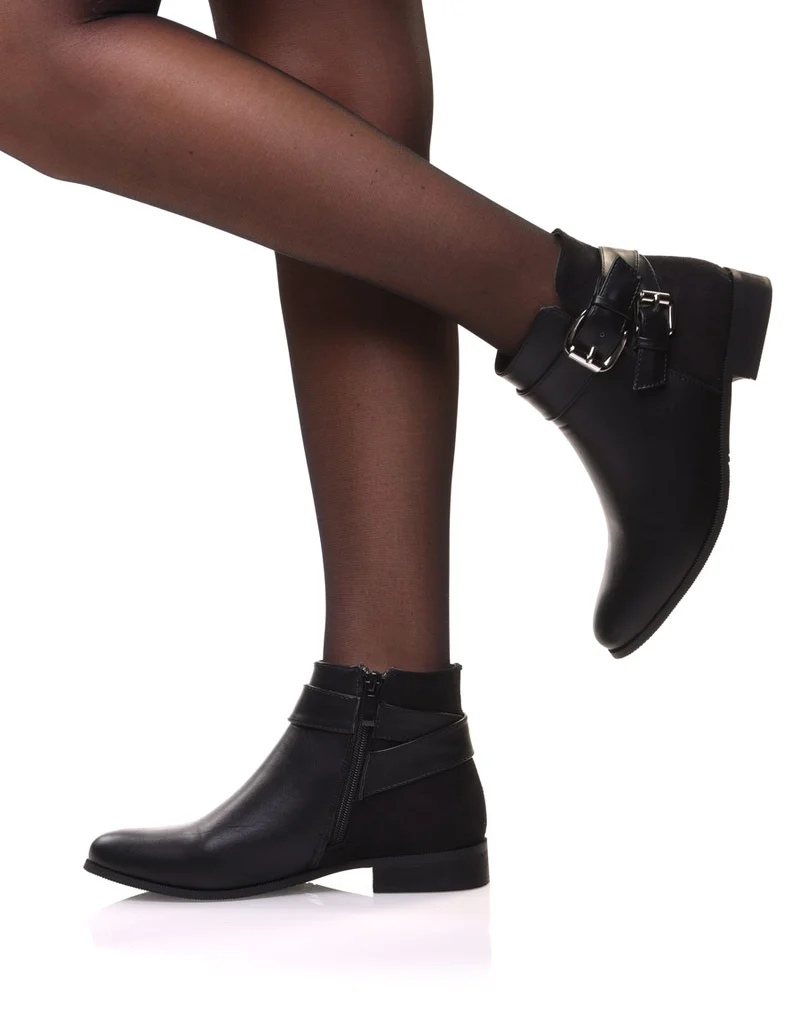 Bottines noires plates lanières à sangles décoratives