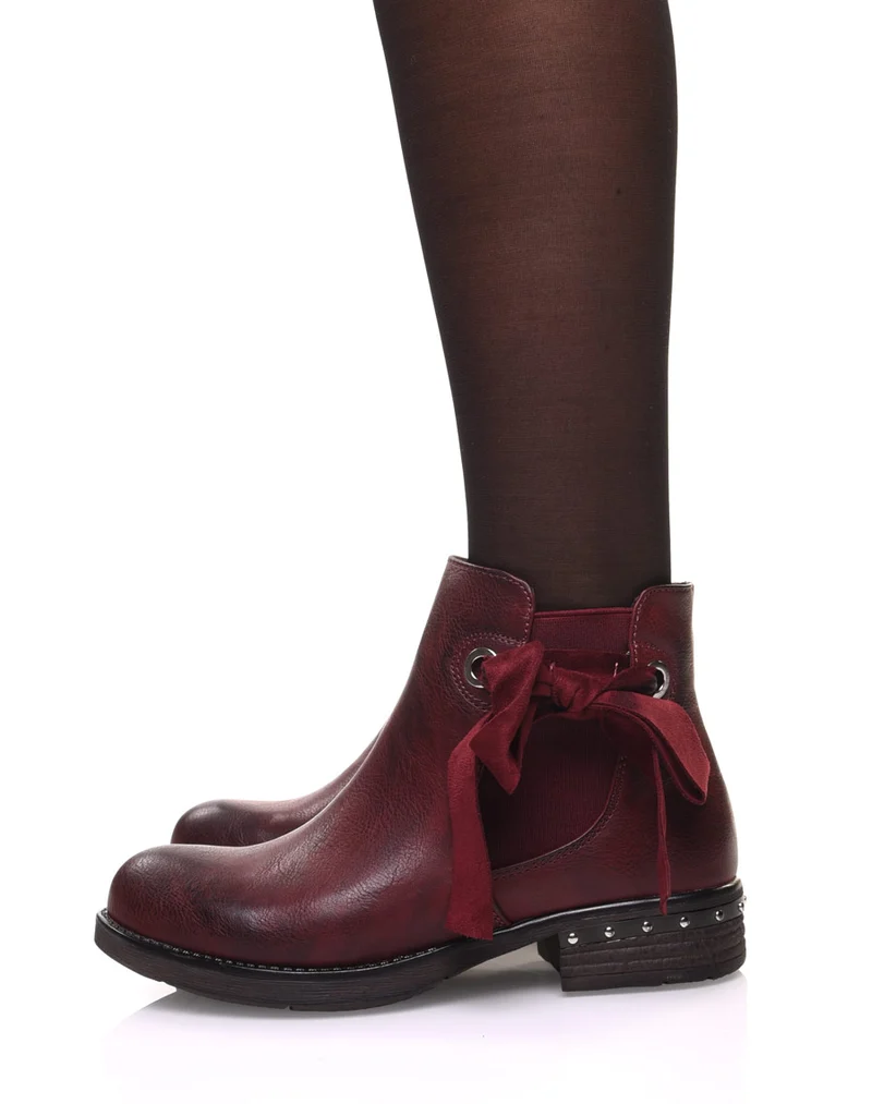 Bottines bordeaux à noeud et oeillets