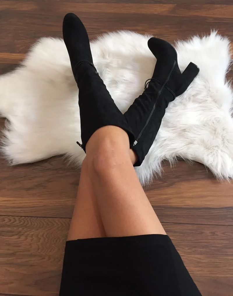 Bottes noires entièrement suédine fourrées