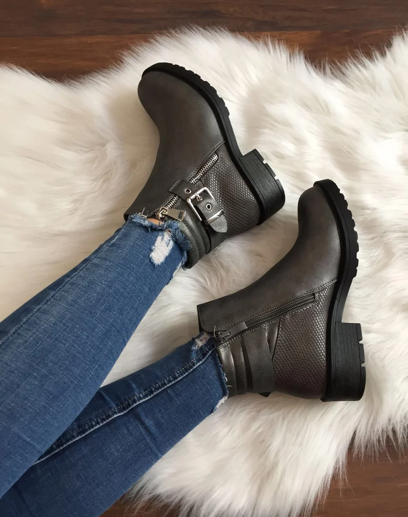 Bottines grises métallisées effet croco