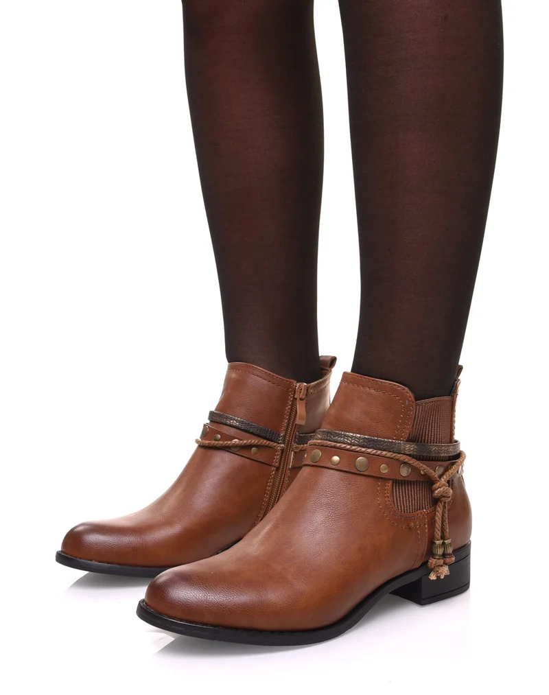 Bottines plates camel avec différentes lanières