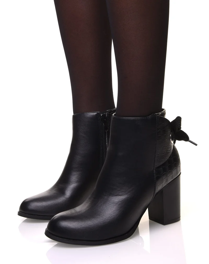 Bottines croco noir à talon et détails noeud