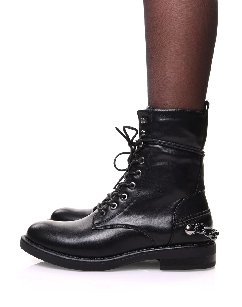 Bottines montantes noires avec chaine à l’arrière