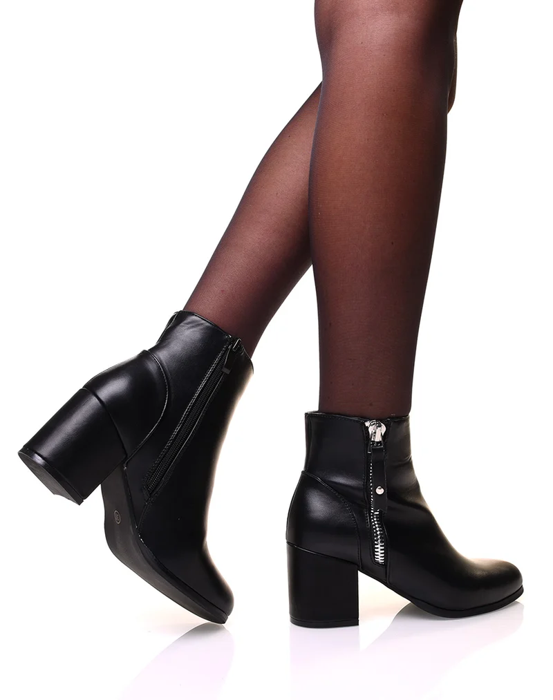 Bottines noires à talon et fermeture argentée sur le côté