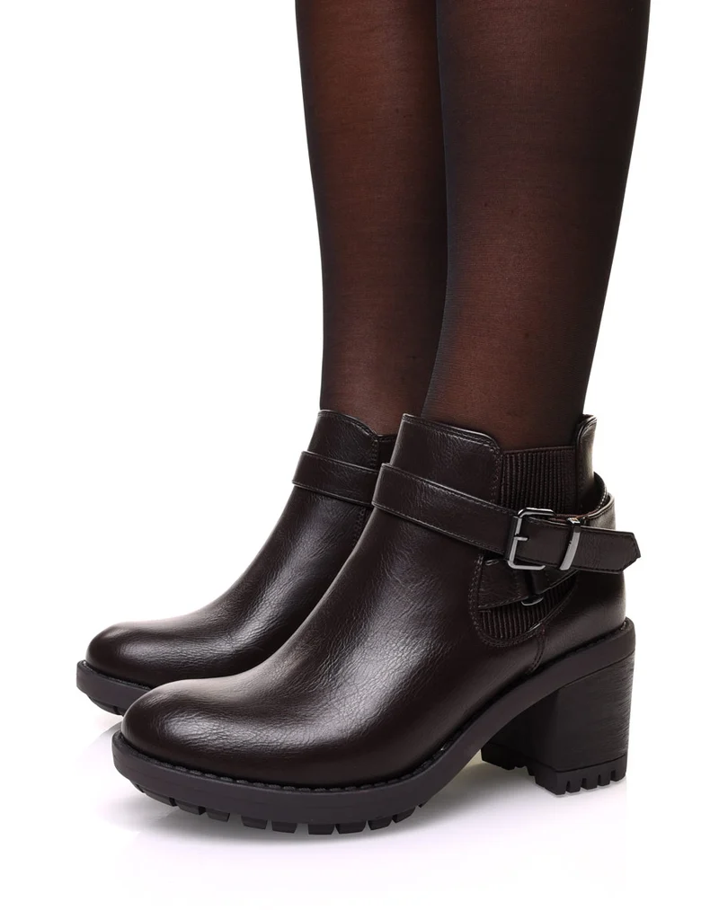 Bottines marrons grainées à talon élastique rayé et sangles