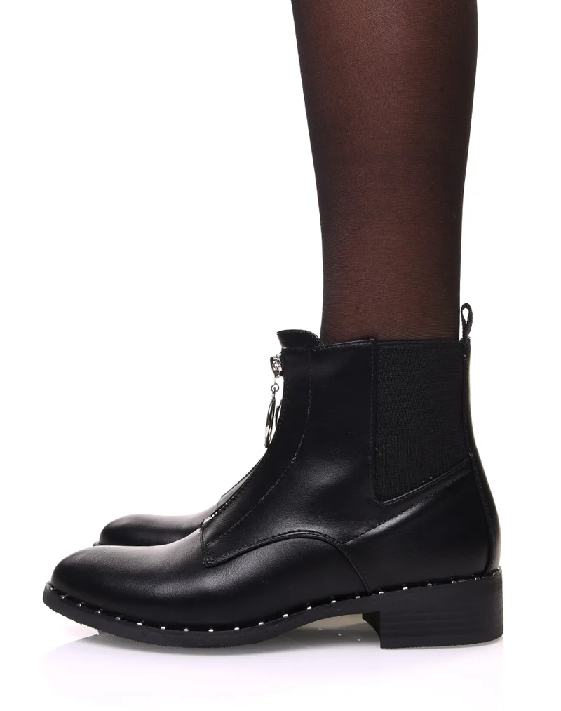 Bottines noires à semelle cloutée et fermeture éclaire décorative à l’avant