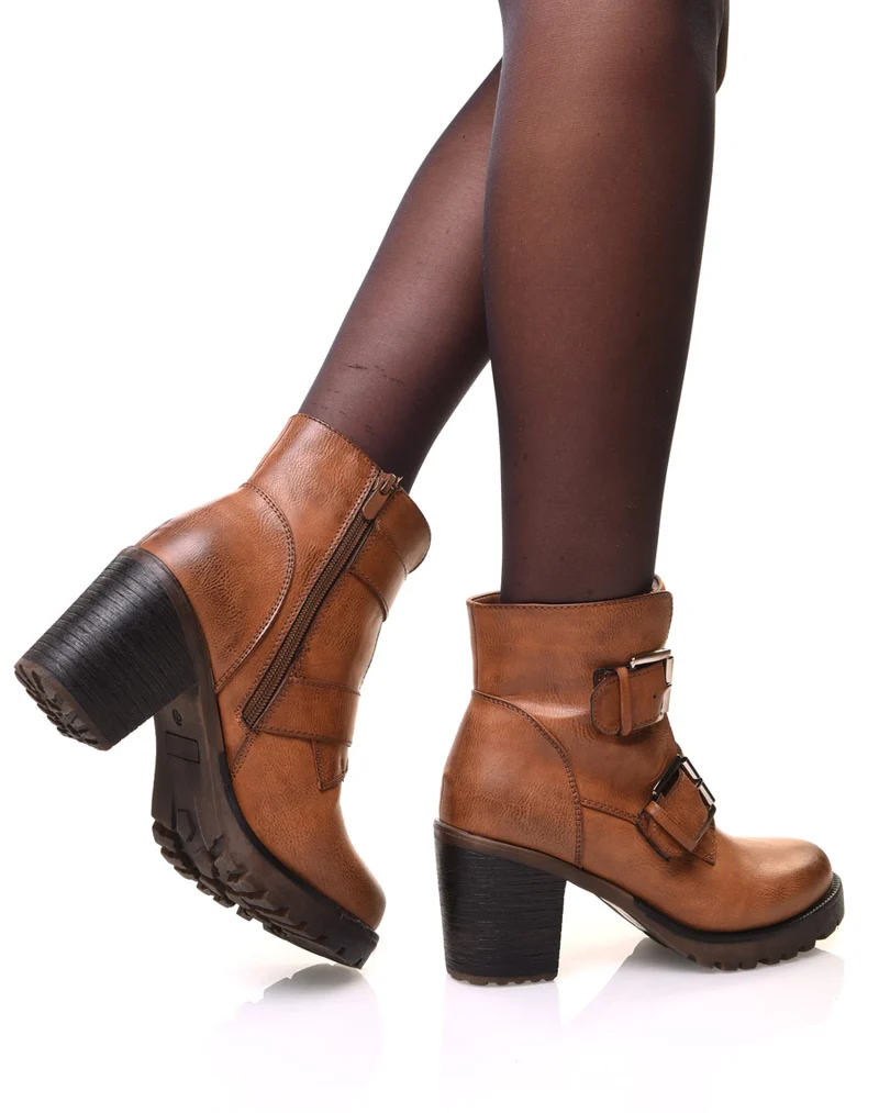 Bottines camelles à talons et sangles