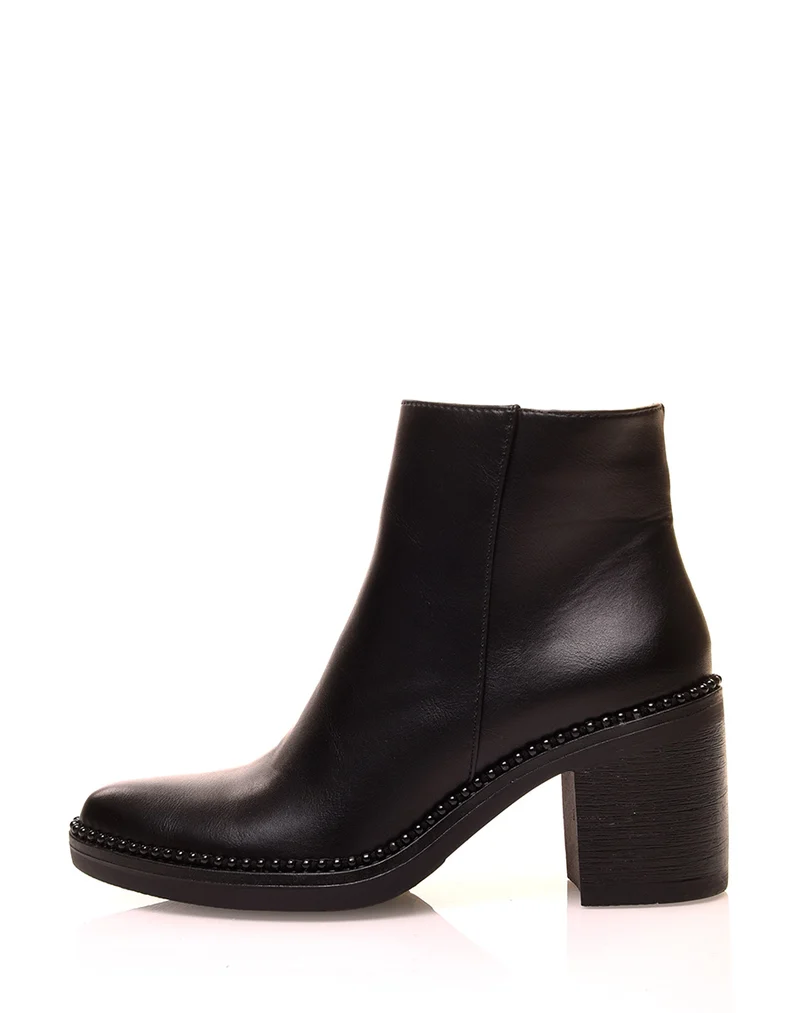 Bottines noires à talons carrés et à bouts pointus