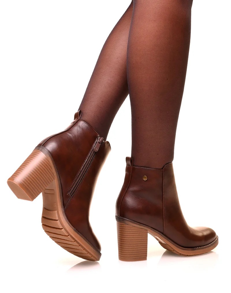 Bottines marrons à talons carrés