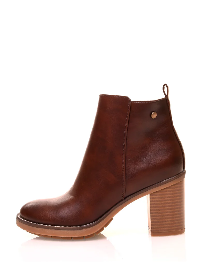 Bottines marrons à talons carrés