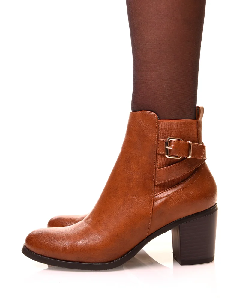 Bottines camel à talons carrés et à sangle