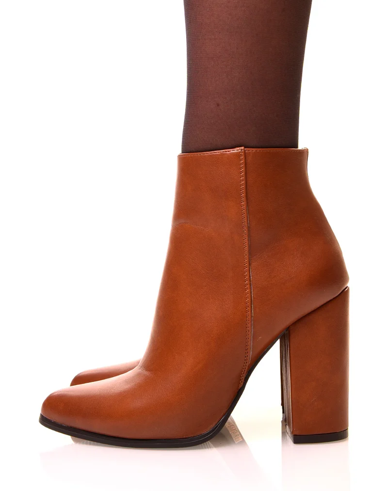 Bottines camel à talons carrés et à bouts pointus