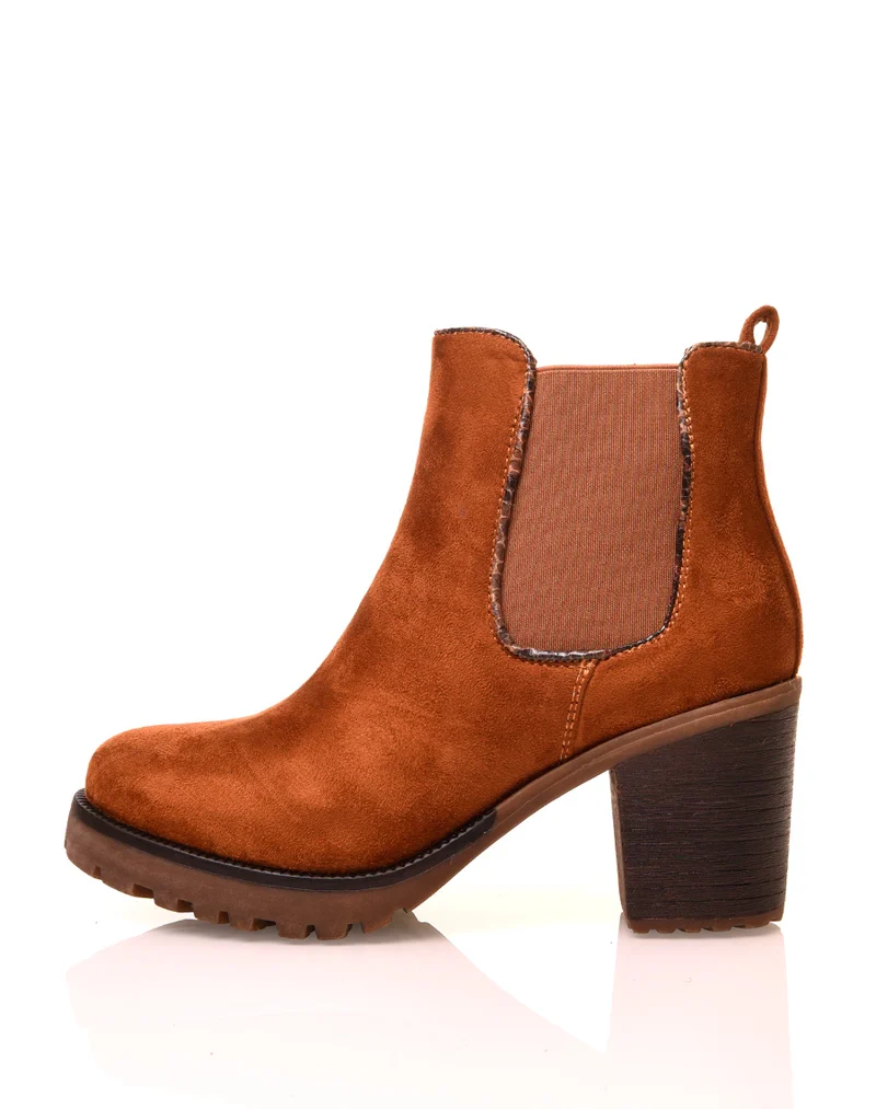 Bottines camel en suédine à petit talon
