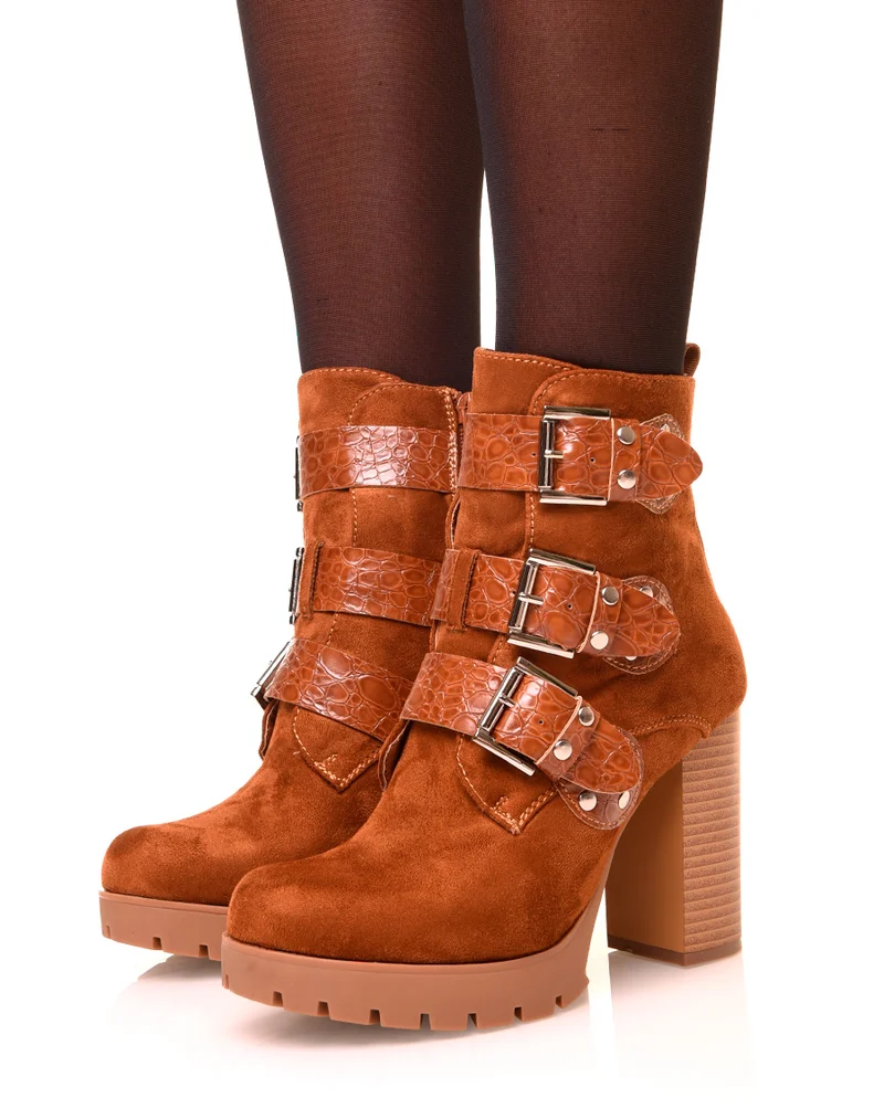 Bottines camelles en suédine à lanières croco