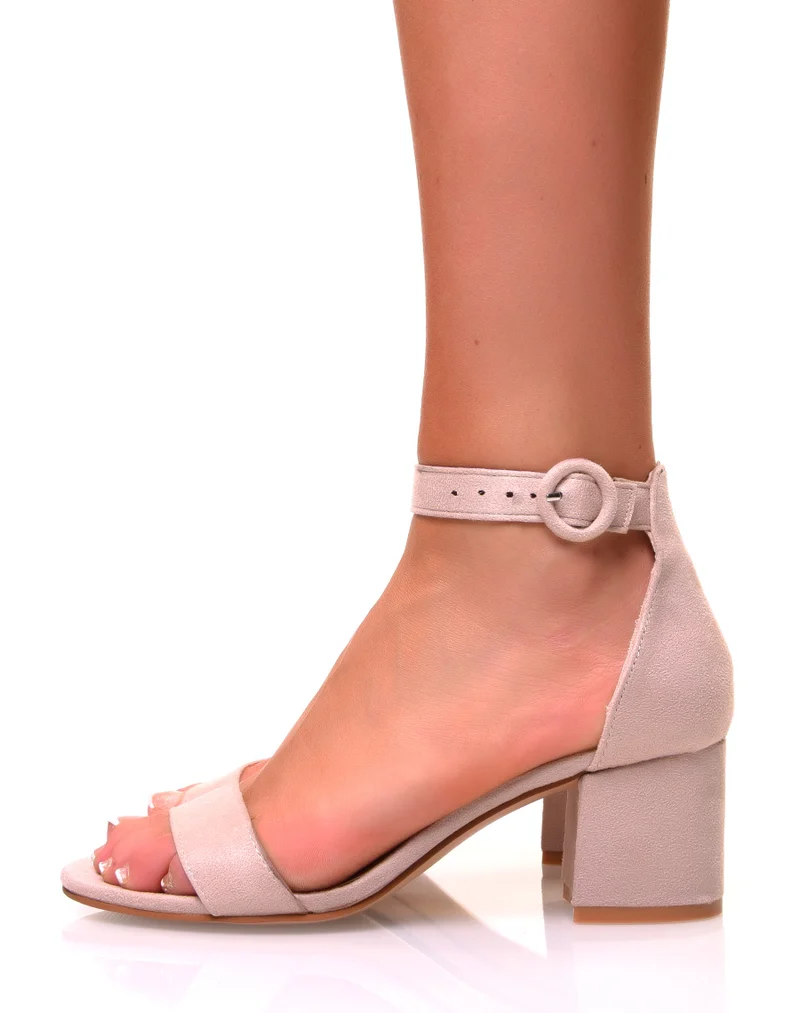 Sandales beiges en suédine à talons carrés