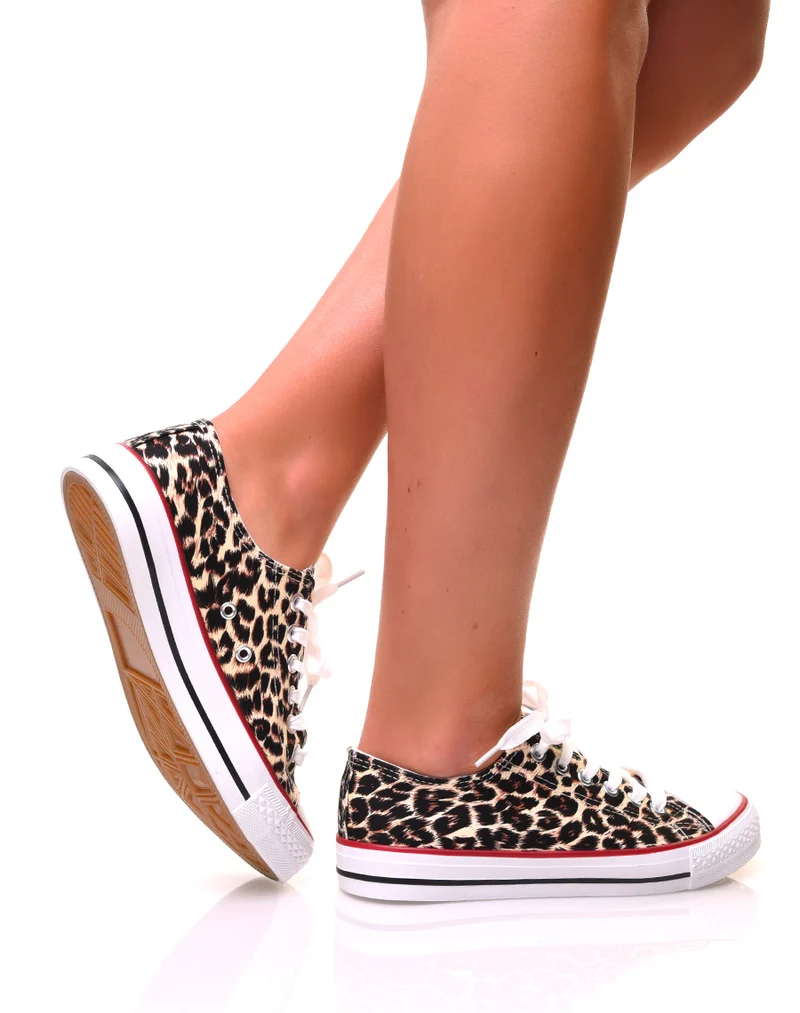 Baskets en toile leopard à lacets blancs
