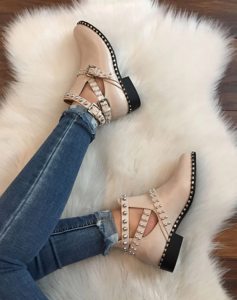 Bottines cloutés beiges