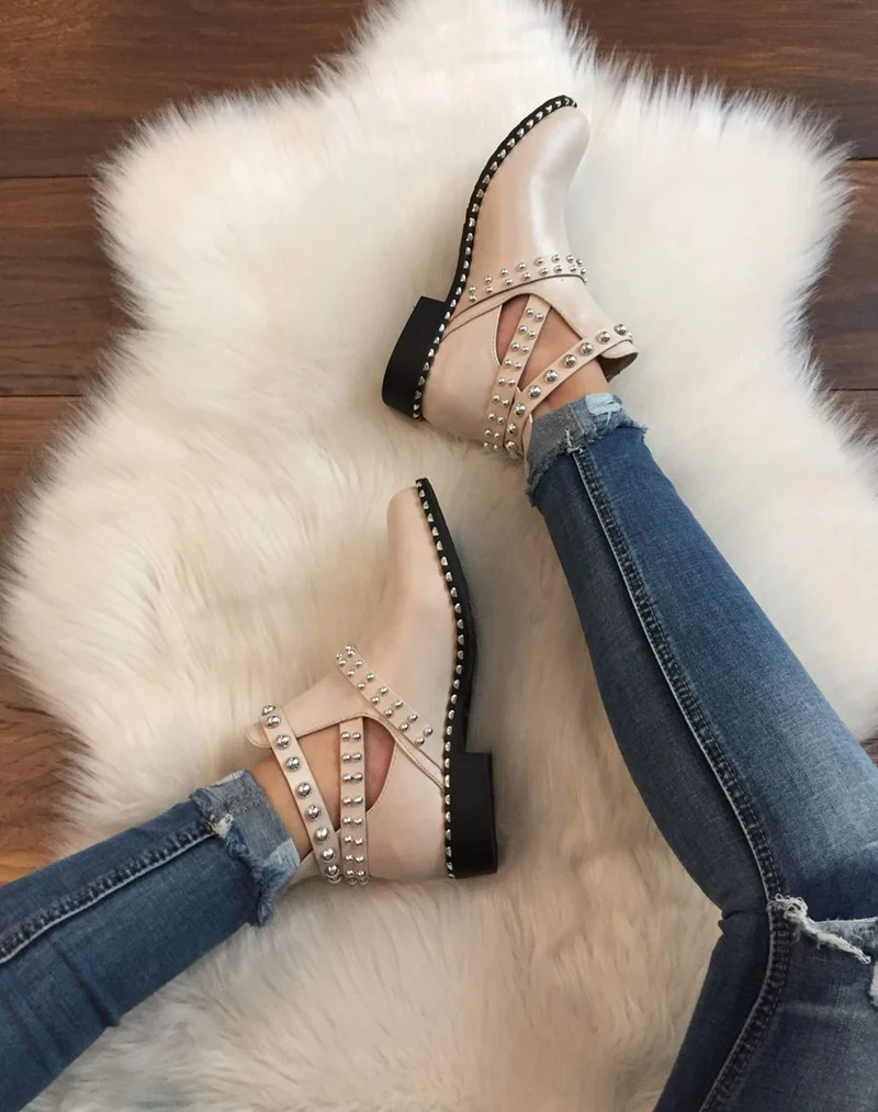 Bottines cloutés beiges