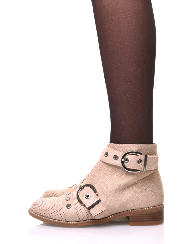 Bottines beiges lanières cloutées ouvertes à l’avant