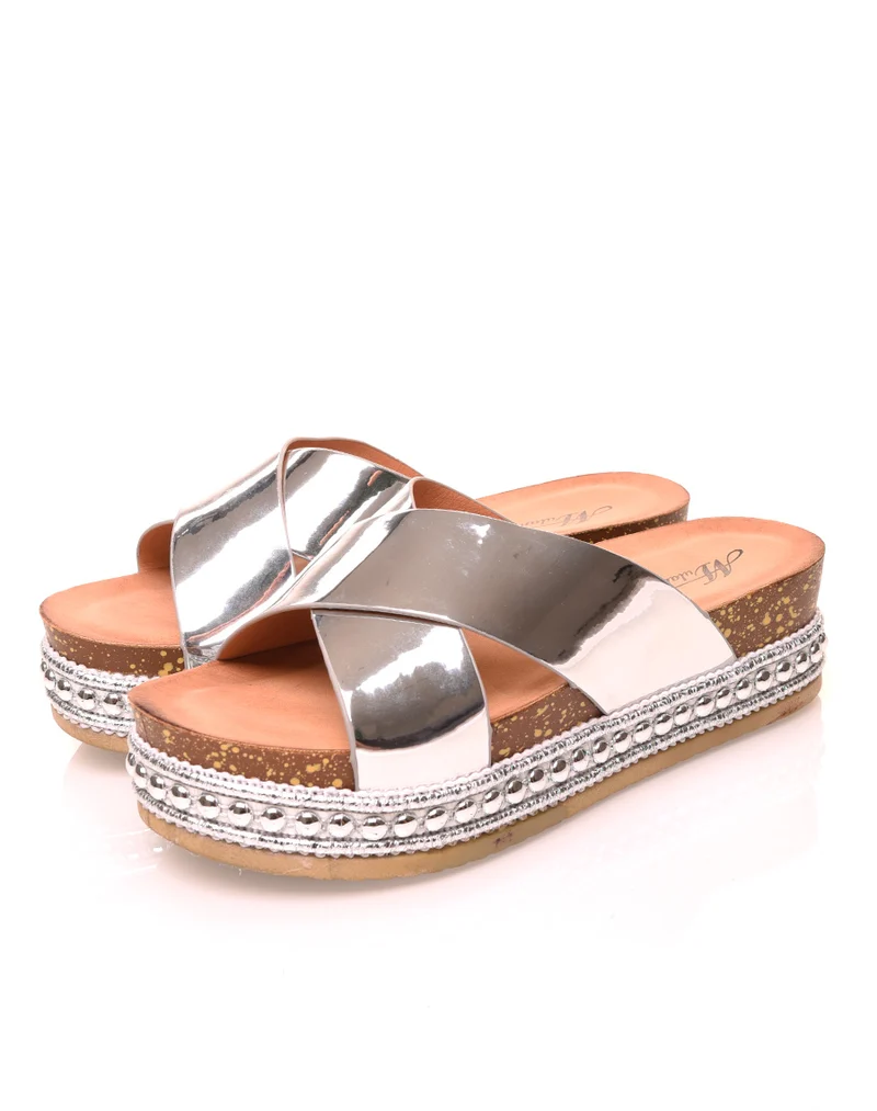 Mules argentées à doubles brides vernies